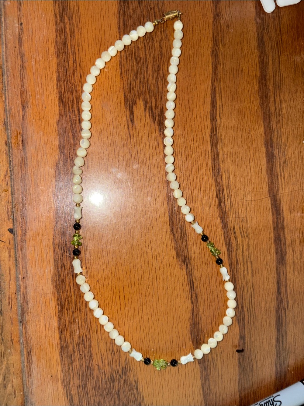 Mother of pearl and Green peridot Women's Necklace - 10 inches